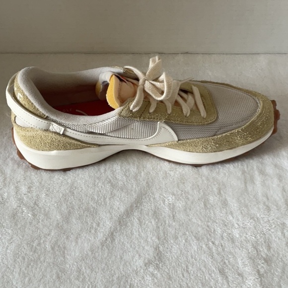 Nike Cream and Tan waffle Sneakers - Picture 8 of 10